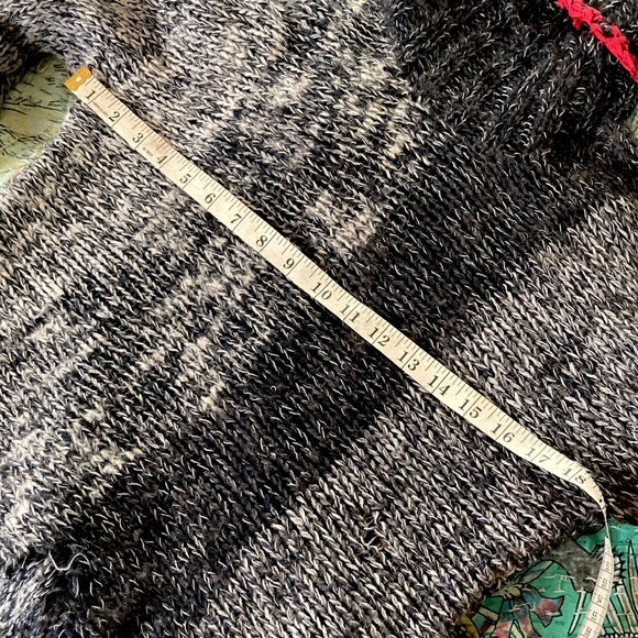 Unique Deconstructed TSE Sweater - Picture 14 of 16